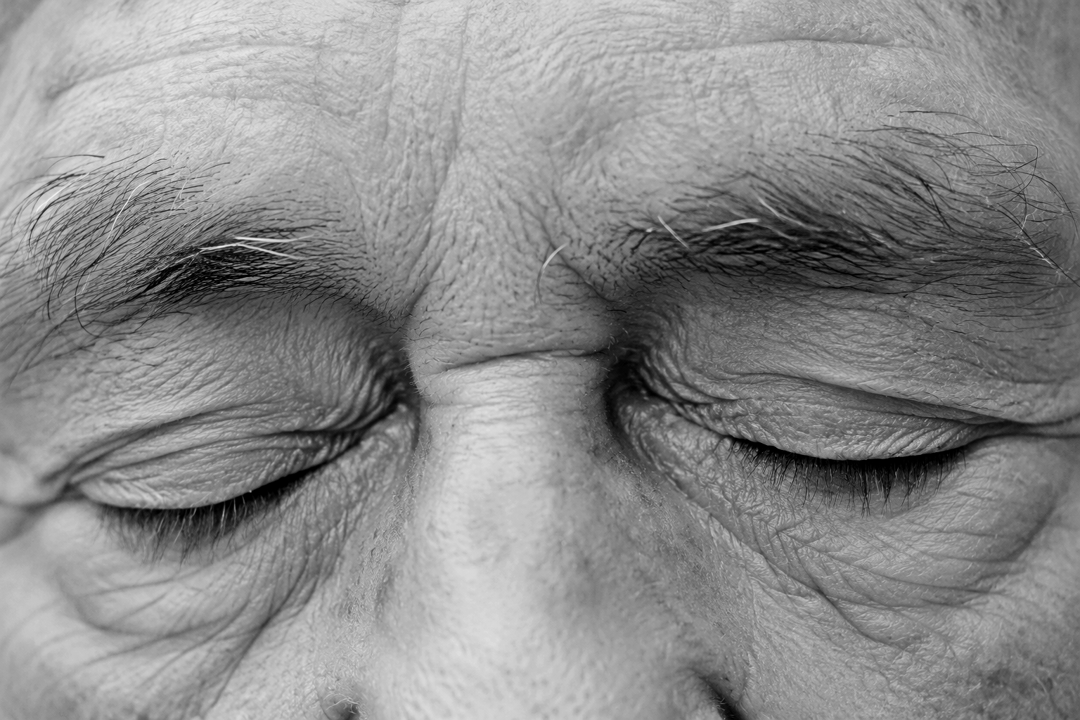 Delší denní spánek u starších lidí může být varovným signálem, ukazuje studie